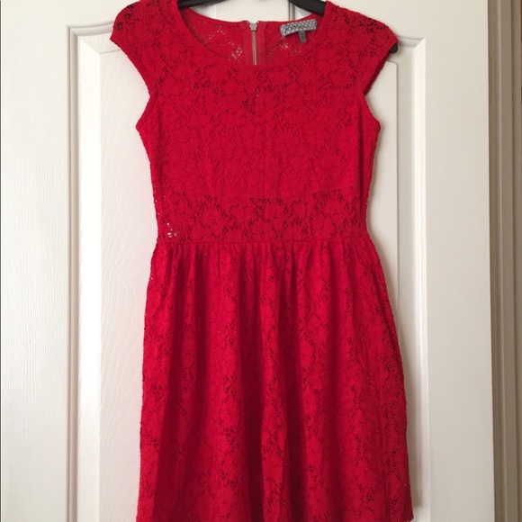 Red dress - Picture 2 of 8